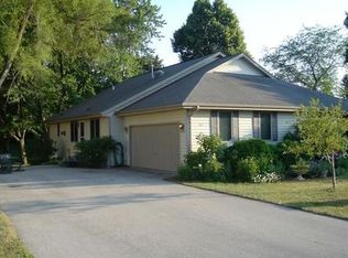 702 Poplar Path, Delafield, WI 53018