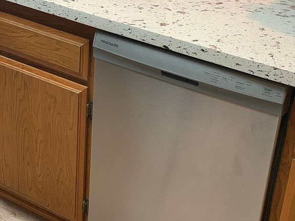 4th image of 3859 Thorncroft Ln Unit L