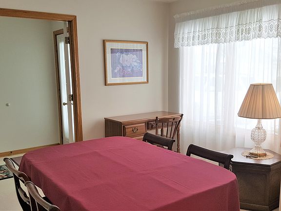 4th image of 390 Holly Field Ct #0