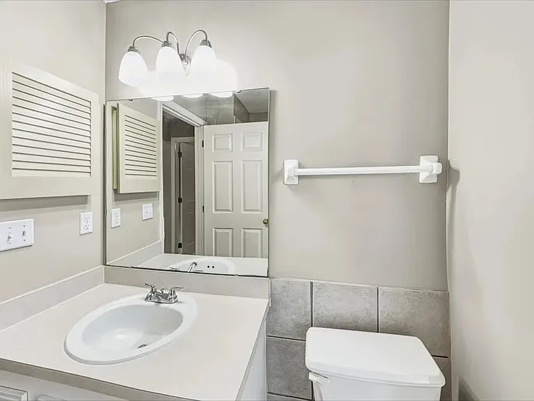 722 Putters Green Way S — Photo 6