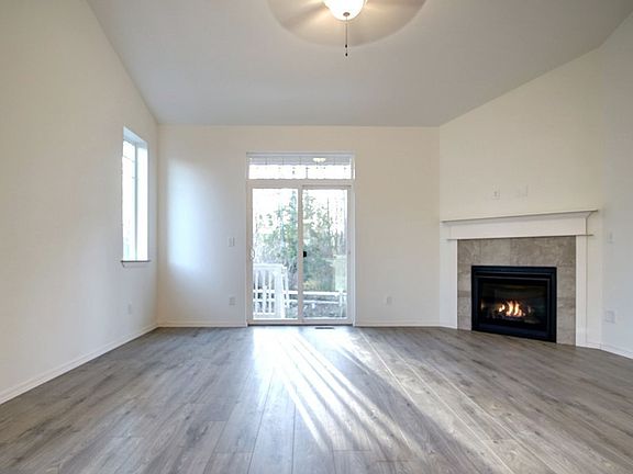 5th image of 4226 Fuchsia Dr