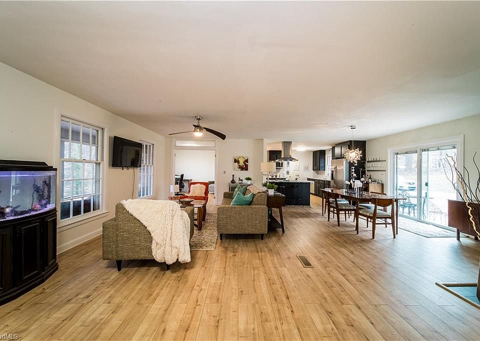 1st image of 343 Wildwood Ln