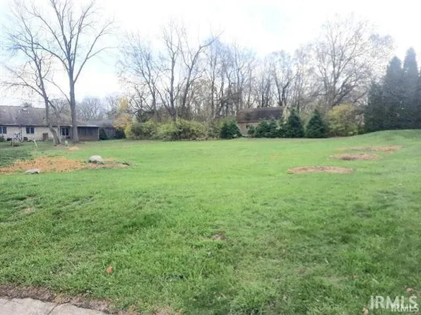 S Stoney Brook Dr, Muncie, IN 47304
