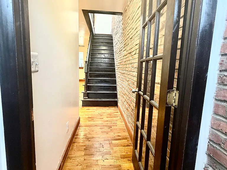 1819 N Port St — Photo 2