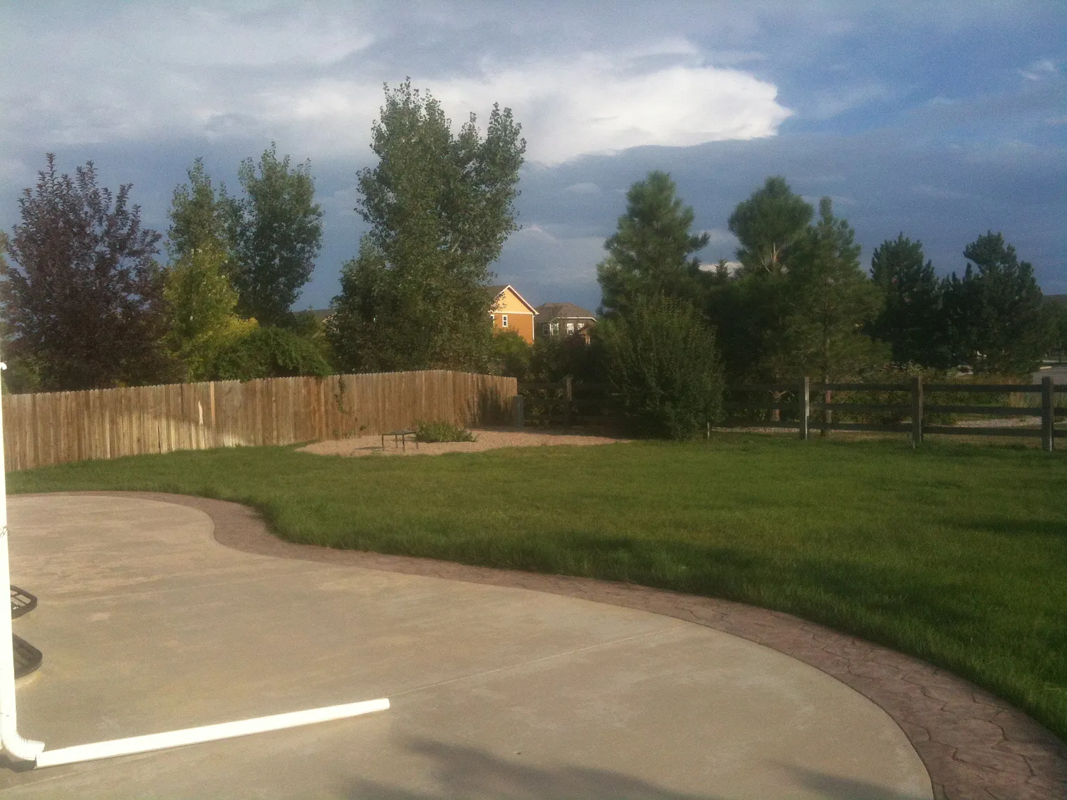 4 bed, 3686 sqft, $850 — Photo 2