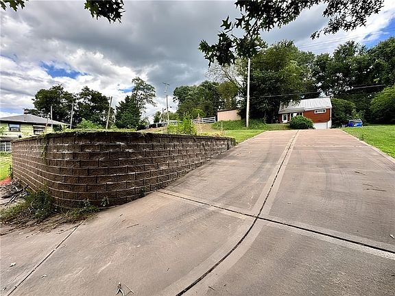 4th image of 435 Millers Ln