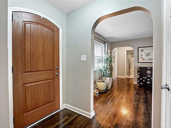 3rd image of 679 Meadowview Dr