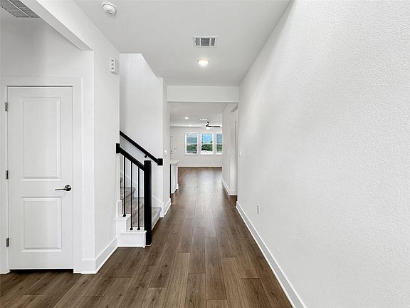 4th image of 1420 Carvin Way