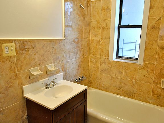 5th image of 285 Hawthorne St APT 615