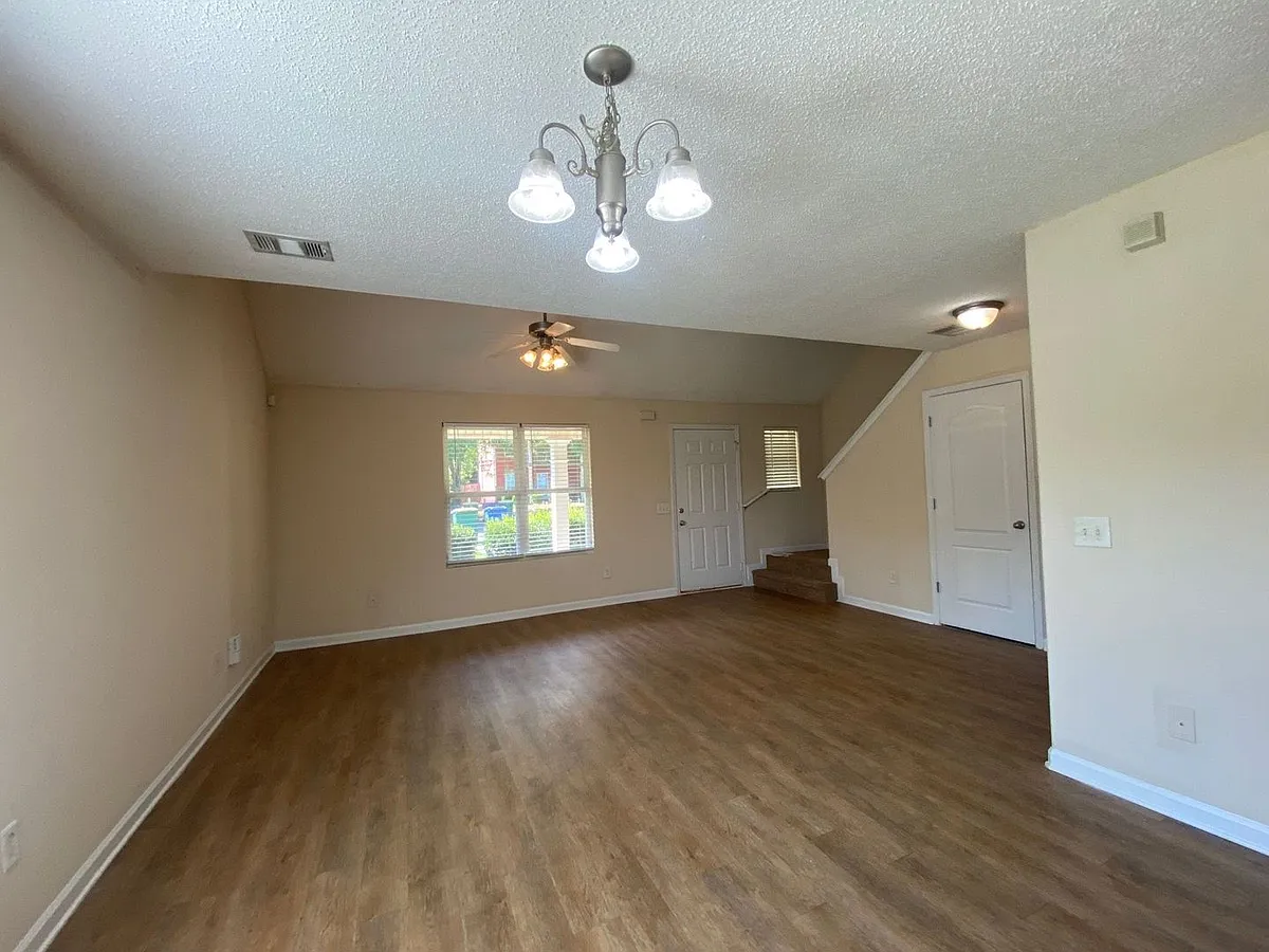 Building Photo - 361 Bridgewater Cir