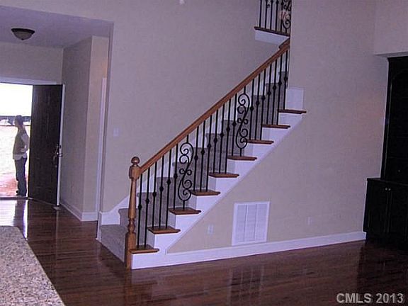 3rd image of 2 Gateway Ln