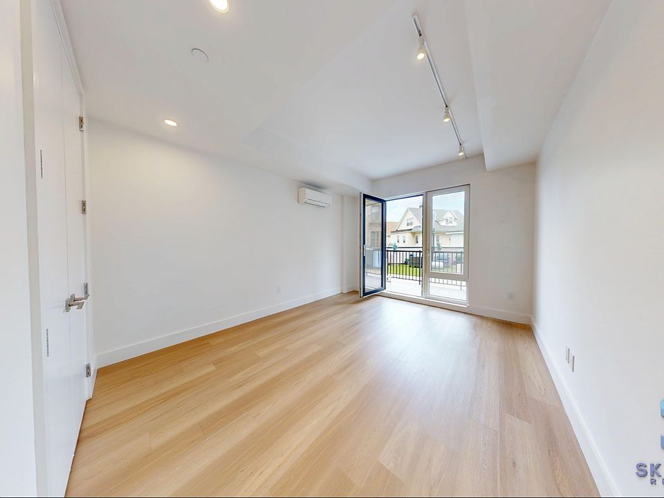 1st image of 639 E 28th St #205