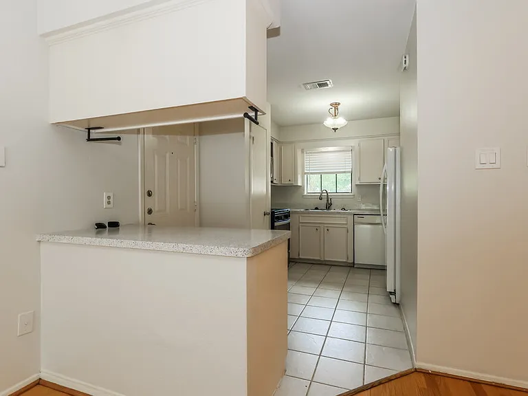 84 Fallshire Dr — Photo 7