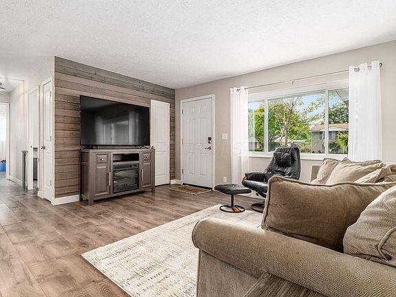 5th image of 332 Baroness Way