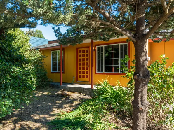239 NW 21st St, Newport, OR 97365