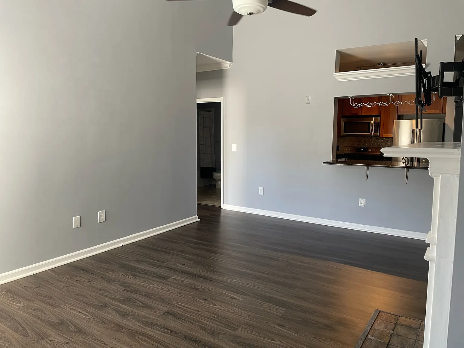 2 bed, 1075 sqft, $2,500 — Photo 2