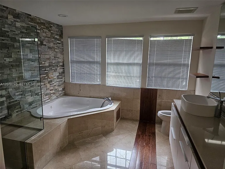 4501 NW 93rd Doral Ct — Photo 20