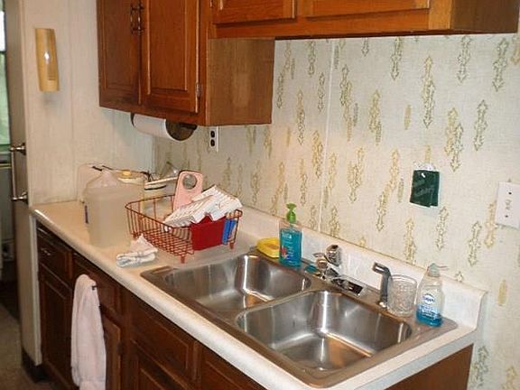 2nd image of 318 Baywood St