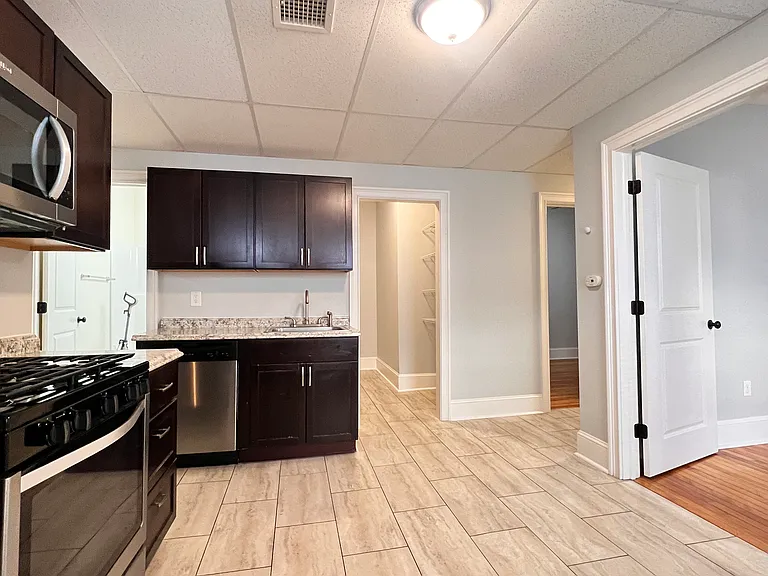 12 Winfield St #3R — Photo 23