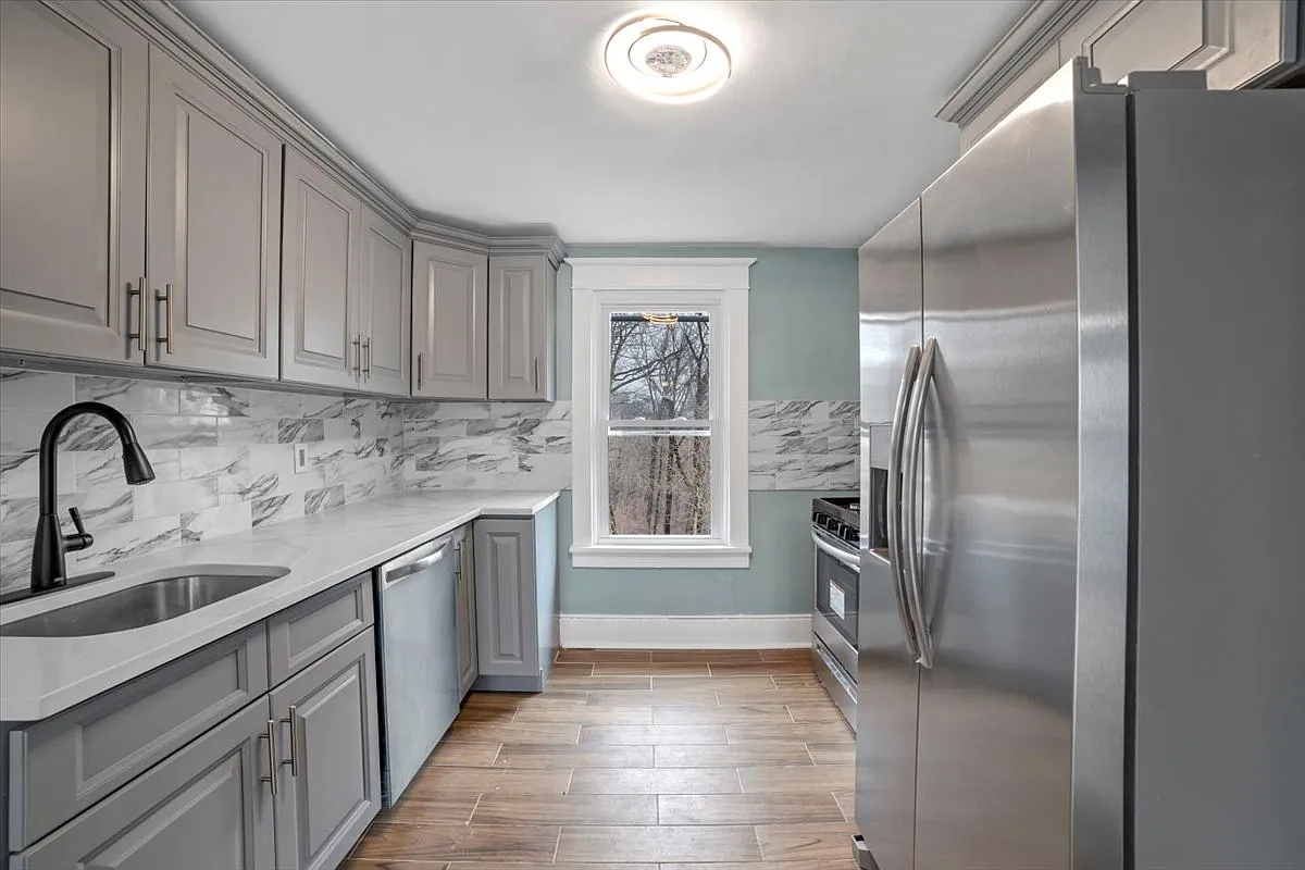 2 bed, 874 sqft, $3,100 — Photo 3