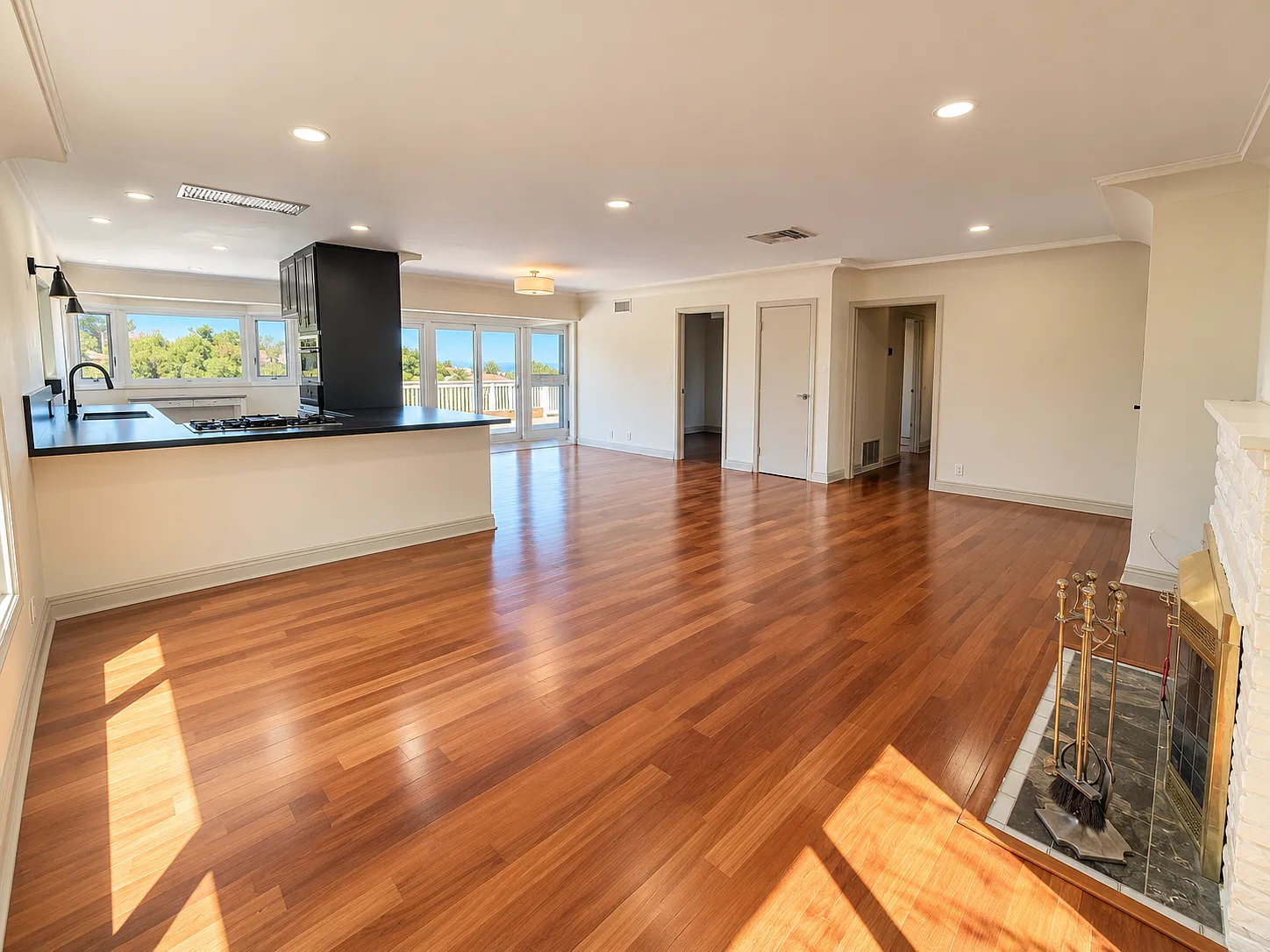 3 bed, 1327 sqft, $6,500 — Photo 4
