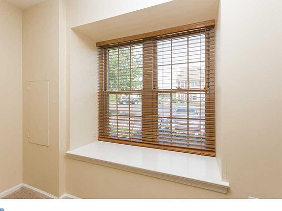 4th image of 206 Maple Glen Cir
