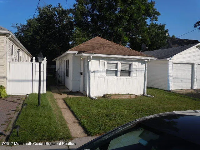 42 East Ave photo 1