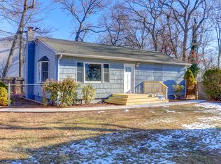 14 Huron Rd, Shirley, NY 11967