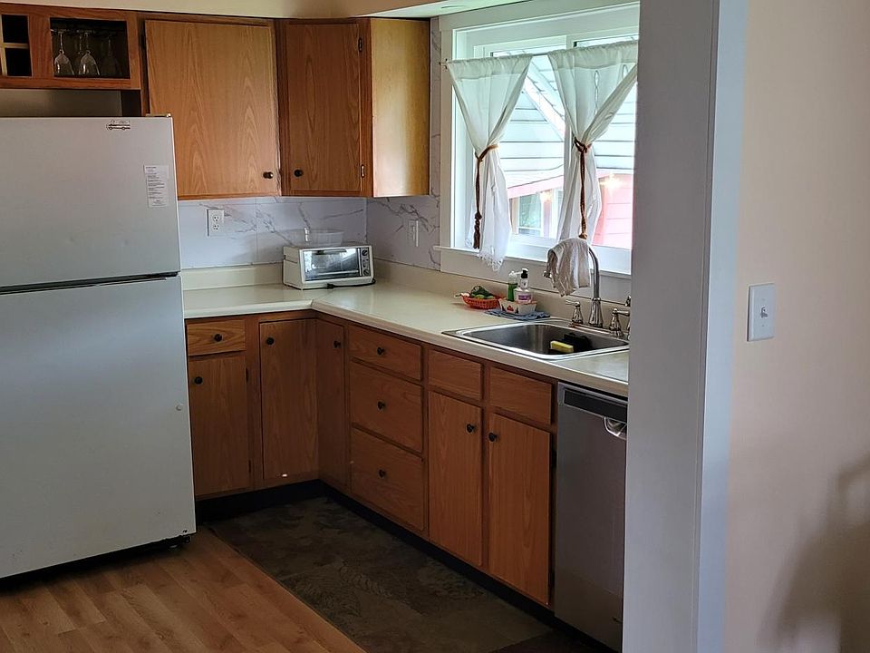 1st image of 1013 Brown St