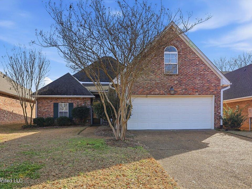 1st image of 290 Geneva Blvd