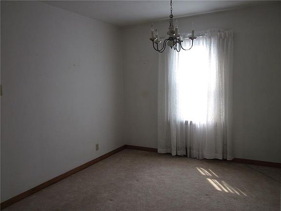 4th image of 300 Nebraska Dr