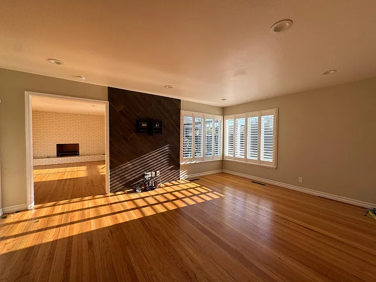 38267 Farwell Dr — Photo 10
