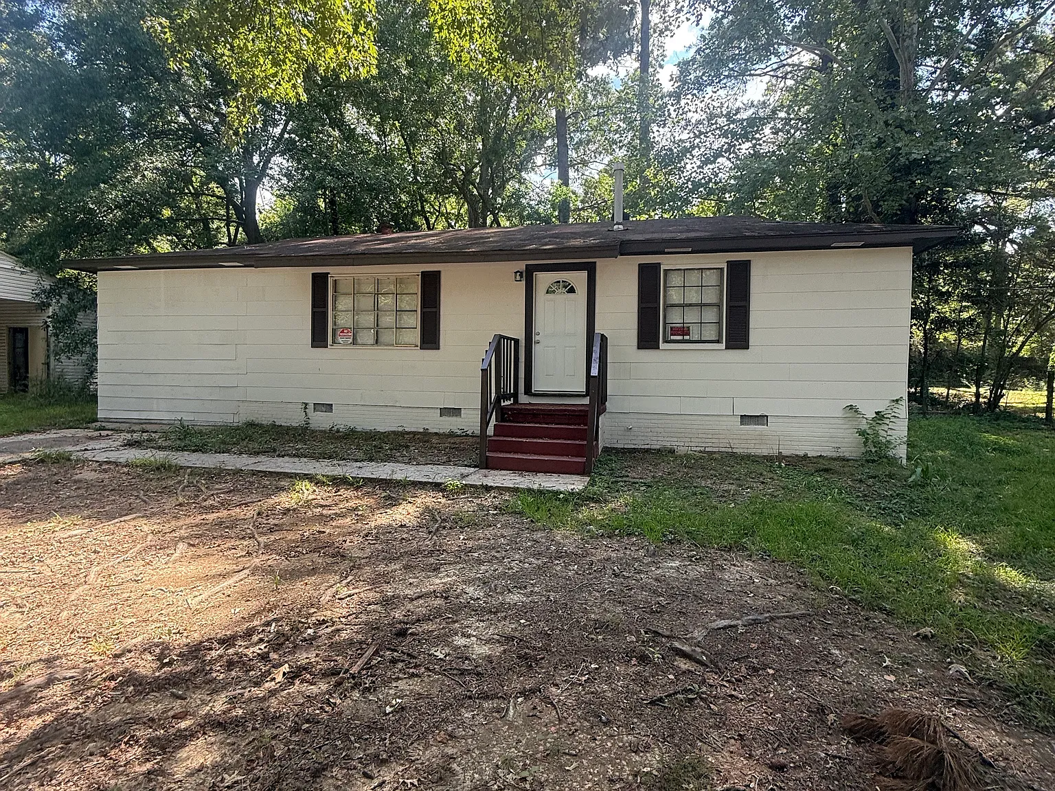4 bed, $1,300 — Photo 1