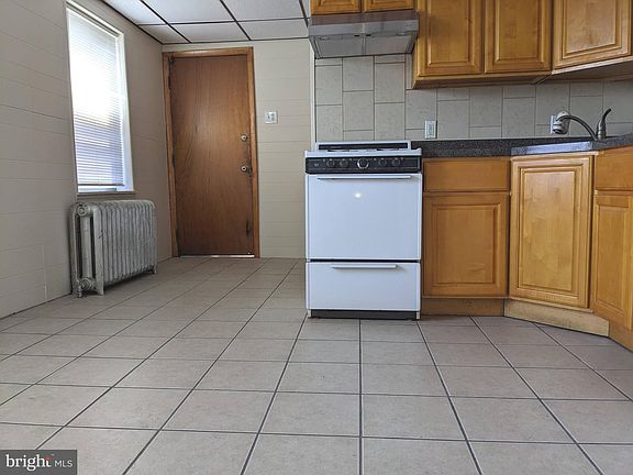 3rd image of 817 Wharton St E #3R