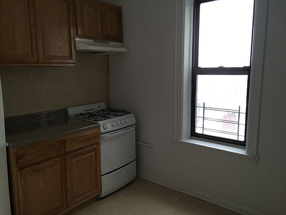 4th image of 2528 44th St APT 4