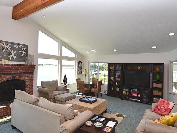4th image of 35920 Nestucca Manor Dr