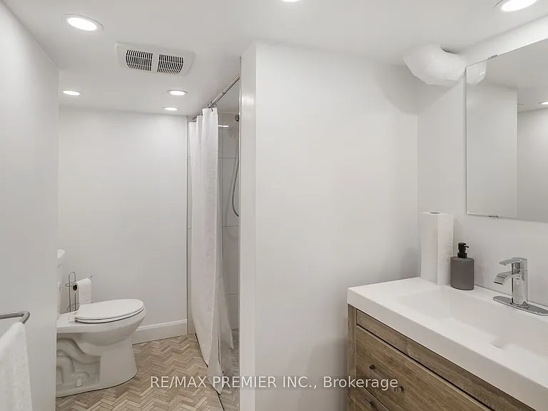 71 Clark Ave — Photo 20
