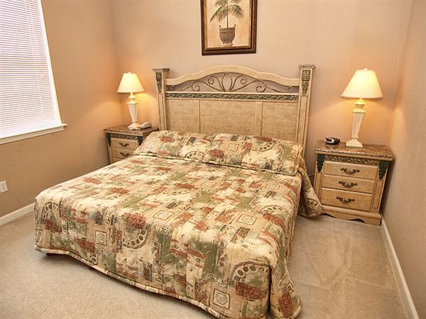 TR2C123-King-Master-Bedroom