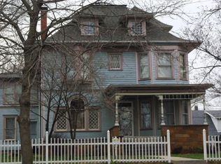 405 S Locust St, Pana, IL