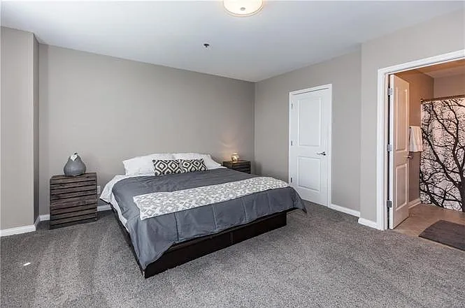 110 E Washington St #601 — Photo 16