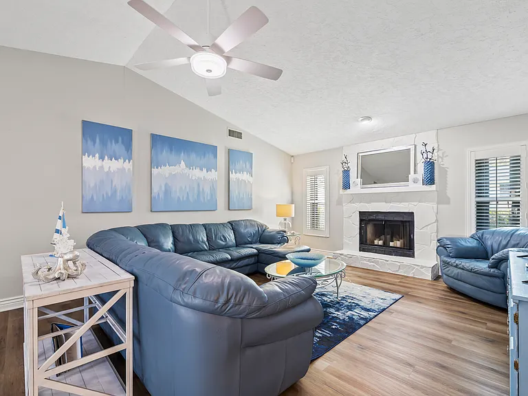 4125 Pinar Dr — Photo 2