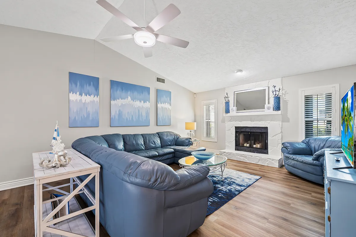 Building Photo - 4125 Pinar Dr