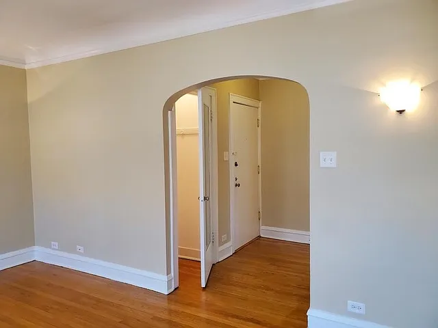 Building Photo - 804 Elmwood Ave #3S