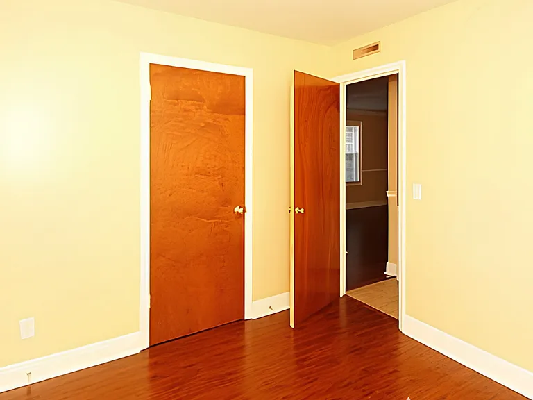 995 King St #B — Photo 9
