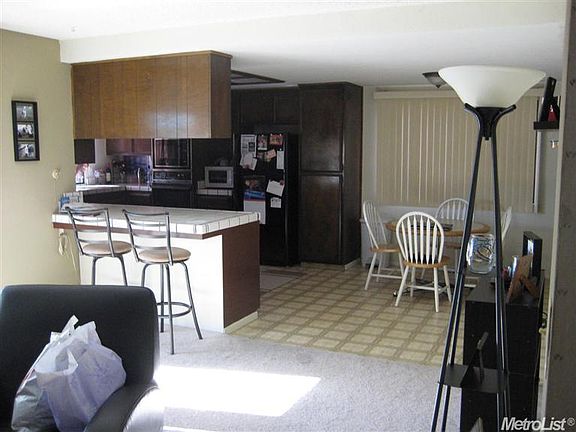 3rd image of 2759 King Edward Dr