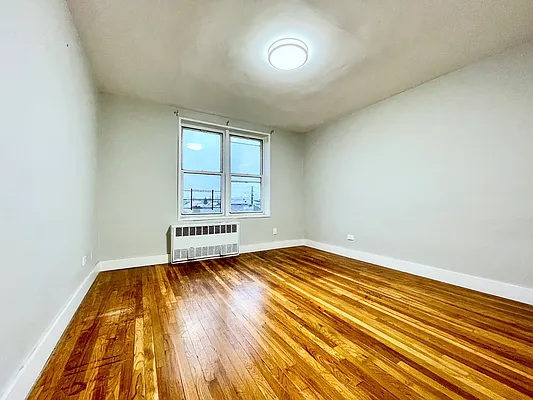 Rented by Safdie Realty Group | media 7