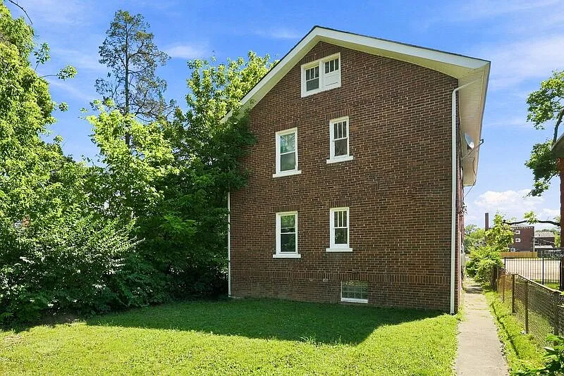 3 bed, 1.0 bath, $1,325 — Photo 3