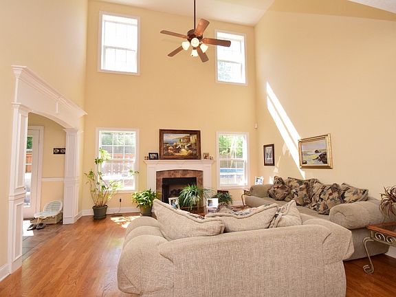 2nd image of 3904 Henricks Hill Dr