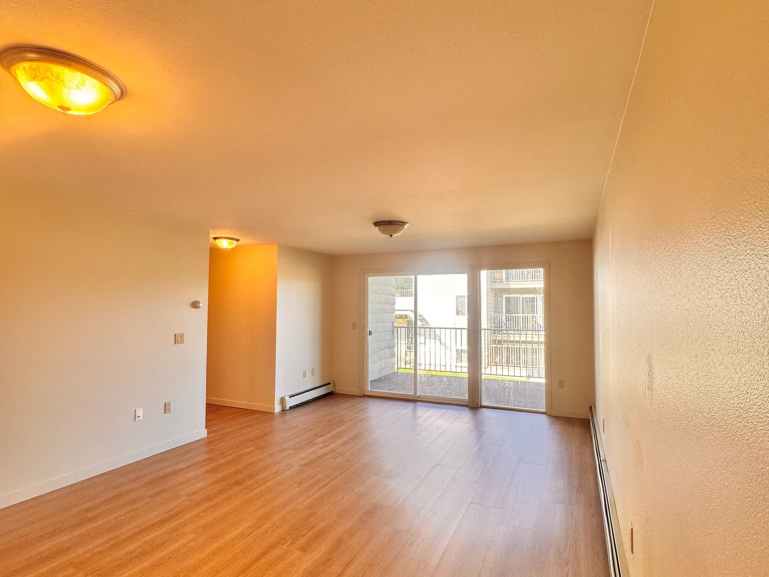 2 bed, 900 sqft, $1,550 — Photo 2