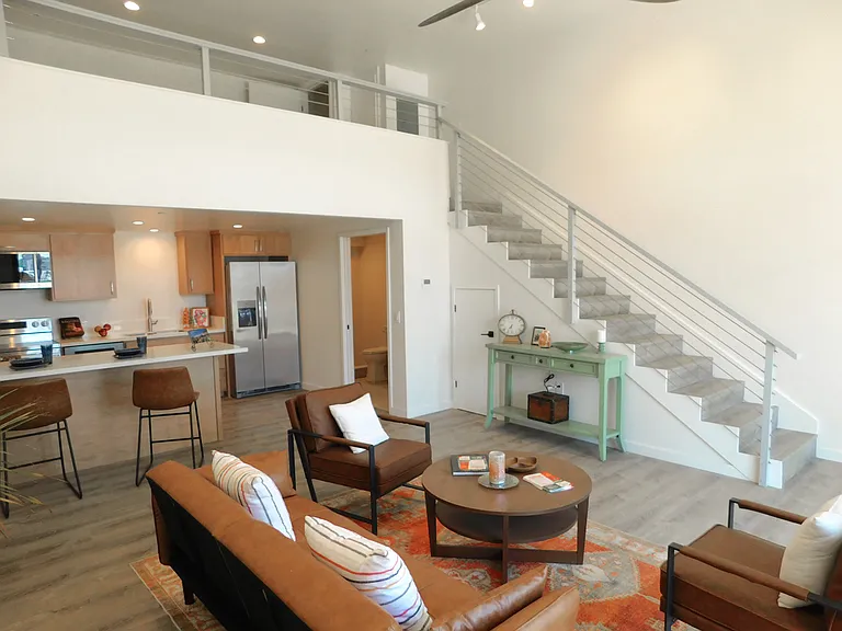 665 W 2nd St #2 — Photo 14